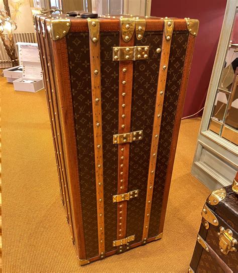 louis vuitton malle armoire|malle vestiaire canvas.